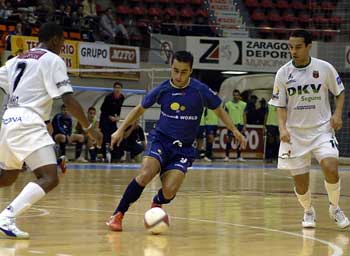 Sergio between Claudinho and Alexandre (Photo courtesy: LNFS)