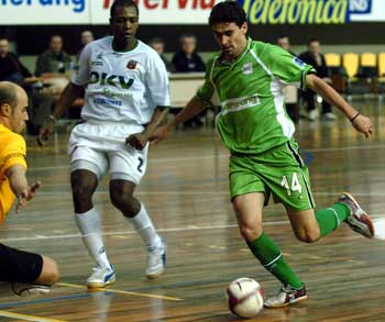 Daniel vs Silva and Claudinho (Photo courtesy LNFS)