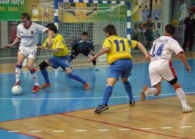 Maxim Filippov (#11) vs M. Mares (#7) and Oleg Maltsev (#14) vs Petr Kapkov (#11) (Photo courtesy: CSKA)