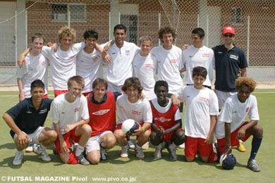 The team with Boomerang star Joan at the Campus Internacional de Futbol Sala (Photo courtesy: Futsal Magazine Pivo!)