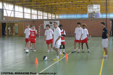 Working with the Spanish National team player Javi Rodriguez! (Photo courtesy: Futsal Magazine Pivo!)