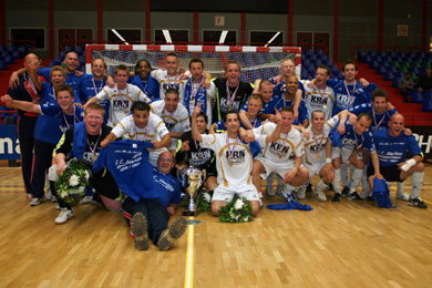 Same sponsor, same shirt, just blue vs white, but the winner is FC Marlene anyway! (Photo courtesy: FC Marlene - Leo Giovannangelo)