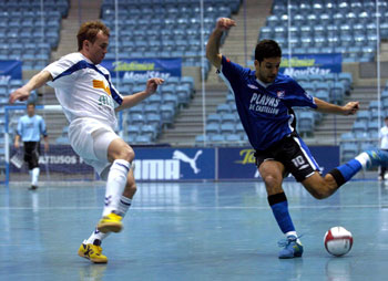 Edesio against Marcelo (Photo courtesy: www.lnfs.es)