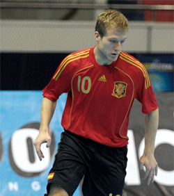 Ernesto in action vs Italy (Photo courtesy: Damon Shaw - Middlesbrough Futsal Club)