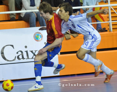 Lobelle's Pola here vs the hellenic Raptis (Photo courtesy: Enrique Serrano - GOLSALA)