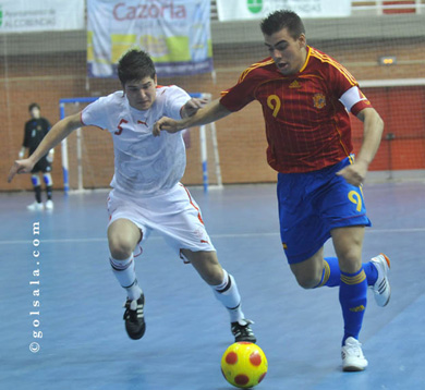 Lozano followed by Ilic (Photo courtesy: Enrique Serrano - GOLSALA)