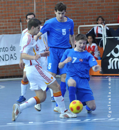 Victor vs Kysavsky and Grega (Photo courtesy: Enrique Serrano - GOLSALA)