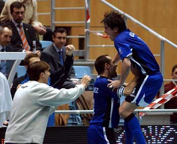 Euler and Javi Rodriguez celebrating a goal (Photo courtesy: www.lnfs.es)