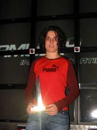 Eva Manguan with the prize (Photo courtesy: http://www.futsala.com/evamanguan)