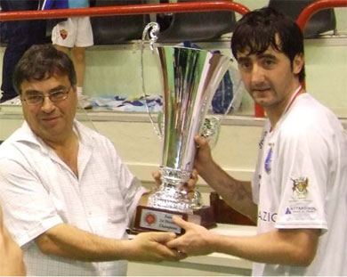 MFA Vice President, Ludovigo Micallef, presenting Futsal First Division Champions Cup to Florin Anton (Photo courtesy: ZC Excess)