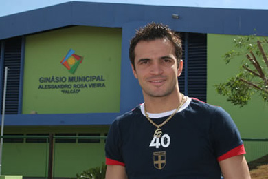 Falc�o attending the inauguration of the new hall in Terenos (MS), entitled to the Brazilian craque!! (Photo courtesy: Mat�ria Prima Comunica��o - H�lio Ribeiro)