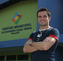 Falcao attending the inauguration of the new hall in Terenos (MS), entitled to the Brazilian craque!! (Photo courtesy: Mat�ria Prima Comunica��o - H�lio Ribeiro)