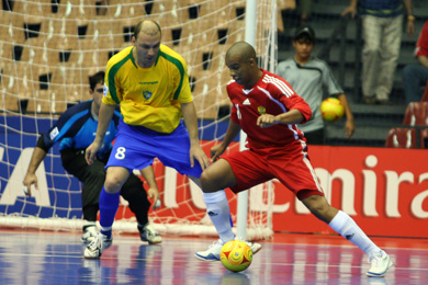 No fear vs a top pivot like the russian Cirilo (Photo courtesy: CBFS)