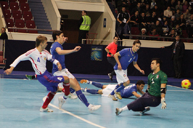 Is that goal? Prudnikov vs 4 italian players in the final of the European Tournament Under 21 (Photo courtesy: AMFR)