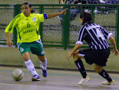 Cilene vs Bruna in the Estadual final against Corinthians (Photo courtesy: Jaguar� Esporte Clube)