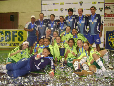 Osasco/Jaguar�/Palmeiras/UniSant'Anna celebrating the Ta�a Brasil victory! (Photo courtesy: Jaguar� Esporte Clube)