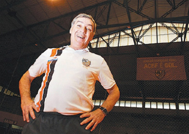 Paulo Mussalem, Best Club Coach of the World! (Photo courtesy: Zero Hora)(Photo courtesy: ACBF)