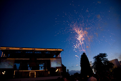 Watching the match on maxy screens, the sky is ready to turn into orange and black! (Photo courtesy: ACBF)
