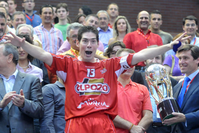 Ready to get the league trophy!(Photo courtesy: Enrique Serrano)