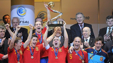 Javi Rodriguez holds the Cup, Spain is on the top of Europe once again (Photo courtesy: RFEF)