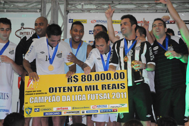 Celebrating the Liga Futsal triumph with Santos (Photo courtesy: CBFS)