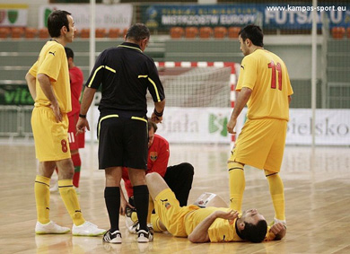 Saško Krstevski and Dragan Petrovic concerned about their team mate Ferid Agushi injury (Photo courtesy: Kamil Pastusiak - Sports Photography Agency KamPas Sport)