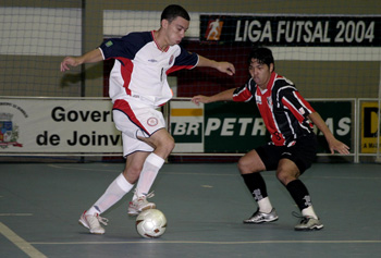 Fernandinho (Ulbra) in a previous match against Joinville (Photo courtesy: Arlei Schmitz)