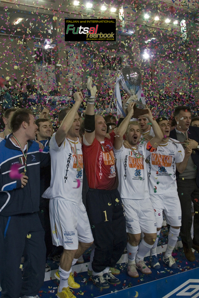 Something similar to what happened two years ago in Catanzaro... Luparense: Cup Winner! (Photo courtesy: GC Edizioni - Italian & International Futsal Yearbook - Season 2007/2008)