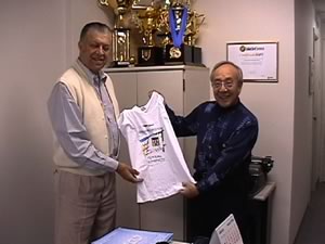 Ciro Font�o with Tsutomu Shibata (Photo courtesy: www.futsal.com.br)