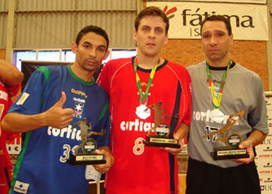 From the left: Valdin, Ricardinho and Bag�: individual prizes for Cortiana/UCS (Photo courtesy: Luis Henrique Franqui)