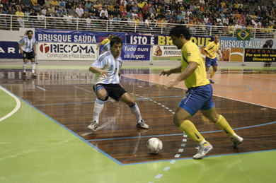 The top scorer of the Grand Prix: Betão! A great tournament for the Lobelle de Santiago's pivot... (Photo courtesy: Beto Costa - CBFS)