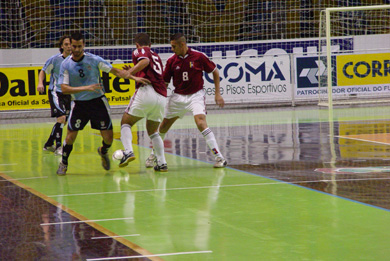 No goals between Uruguay and Venezuela... (Photo courtesy: Beto Costa - CBFS)