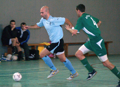 Takis Morfesis followed by Elias Bousbouras (Photo courtesy: Costas Chryssafis)