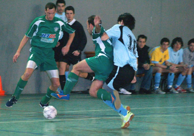 Lefteris Kouvaras fighting against Stavros Tsatsas (Photo courtesy: Costas Chryssafis)