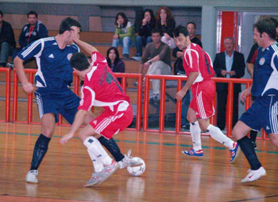 Sokratis Mourdoukoutaw trying to overcome Vasilis Smirliadis of Ethnikos Asteras (Photo courtesy: Costas Chryssafis)