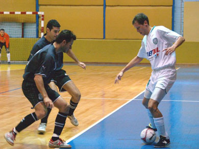 Elias Bousbouras (Athina '90) vs Manolis Silignakis and Kostas Kokotsakis (Photo courtesy: Costas Chryssafis)