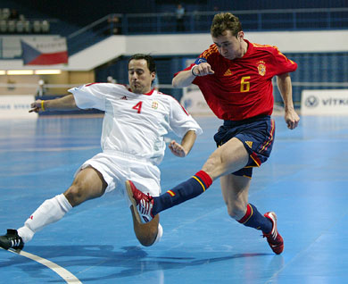 Simon trying to stop Marcelo*s shot (Photo courtesy: Joe Pepler - UEFA.com)
