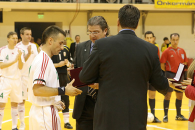 Zoltan Szabo awarded before the match (Photo courtesy: Miklos Biszkup)