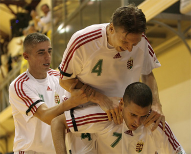 ... and then, Szente and Madarasz joined him! (Photo courtesy: Miklos Biszkup)