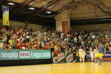 2000 futsal fans in Gyöngyös! (Photo courtesy: Miklos Biszkup)