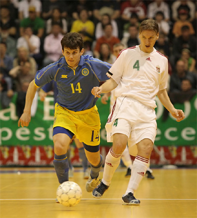 Szente followed by Romanov (Photo courtesy: Miklos Biszkup)