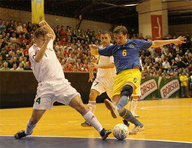 Fight between Makayev and Szente (Photo courtesy: Miklos Biszkup)