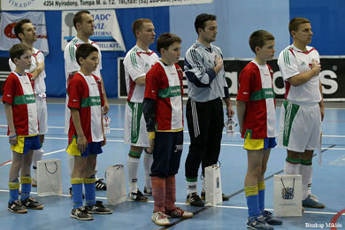The hungarian hymn is in the air (Photo courtesy: Miklos Biszkup - www.futsal.hu)
