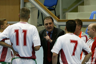 Time out by Mihaly Kozma (Photo courtesy: Miklos Biszkup - www.futsal.hu)