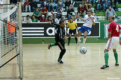 An attempt by Najib Elallouchi but Balazs seems to control everything (Photo courtesy: Miklos Biszkup)