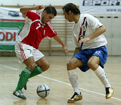 Merlino defending (Photo courtesy: Miklos Biszkup)