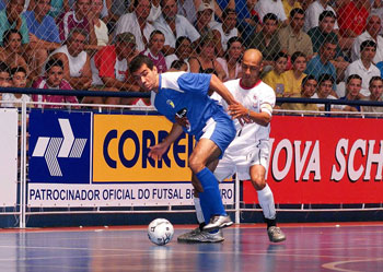 F�bio Cabe�a (Petropolis Ikinha) vs Nelsinho (Intelli/Penalty) (Photo Courtesy: Jo�o Pires)