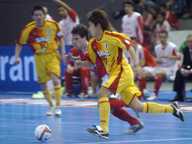 Costinha vs Inaba, part 1 (Photo courtesy: Enrique Serrano - LNFS)