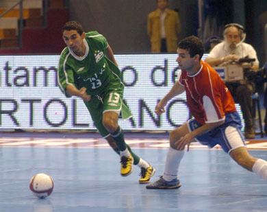 Valdin vs Shipa (Photo courtesy: Enrique Serrano - LNFS)