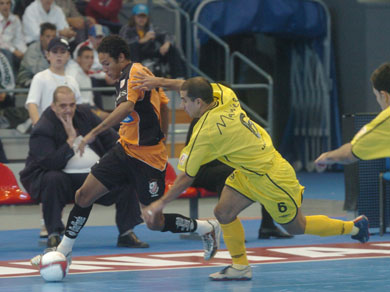 Elisandro vs Xande (Photo courtesy: Enrique Serrano - LNFS)